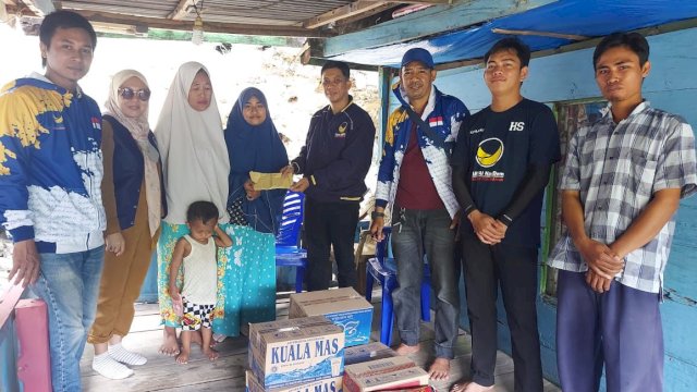 Rusdi Masse Belikan Motor dan Beri Beasiswa Kuliah untuk Sumarni yang Sering Naik Perahu saat SMP.