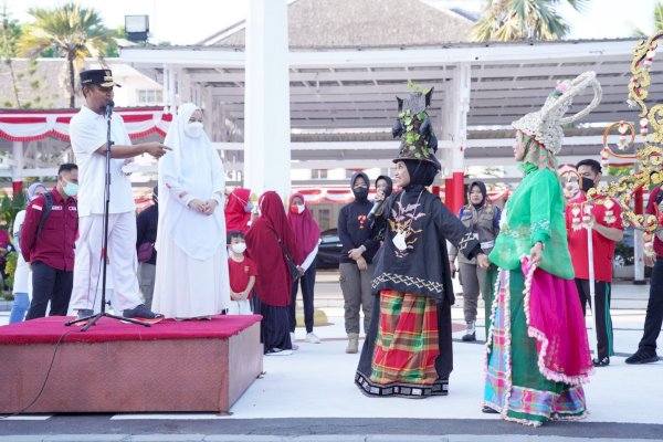 50 Tahun HKG PKK, Gubernur dan Ketua PKK Sulsel Lepas Defile dan Jalan Sehat PKK Kabupaten/kota