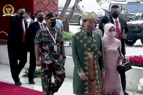 Sidang Tahunan MPR, Jokowi-Ma’ruf Kompak Kenakan Pakaian Adat