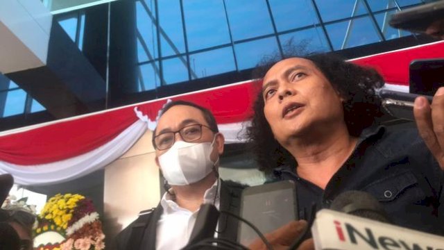 Kuasa sebagai Pengacara Bharada E Dicabut, Deolipa Minta 15 Triliun.(F-INT)