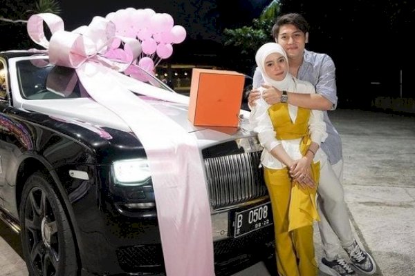 Lesti Ultah ke-23, Rizky Billar Beri Hadiah Mobil Rolls Royce tapi Minta Maaf karena Gak Beli Baru