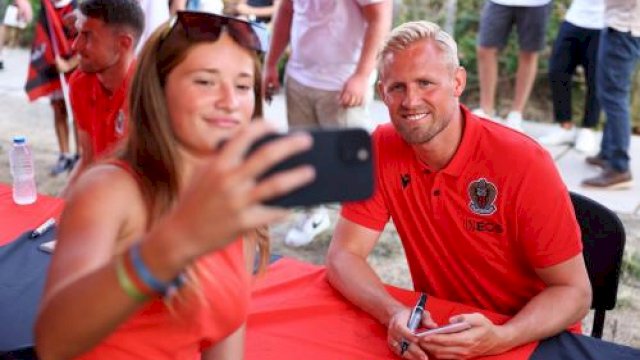 Kasper Schmeichel gabung OGC NIce.(F-INT)