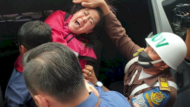 Hasnaeni saat ditahan kejaksaan.(F-INT)