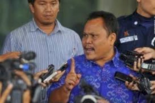 Jokowi Teken Pemberhentian Loyalis Moeldoko Pengkudeta AHY