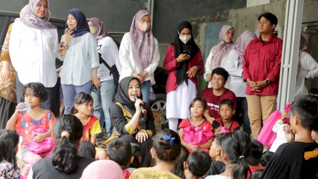 Wawali Makassar Fatmawati Rusdi Beri Trauma Healing Bagi Anak Korban Kebakaran Rappokalling: Saya Bahagia di Tengah Kalian!