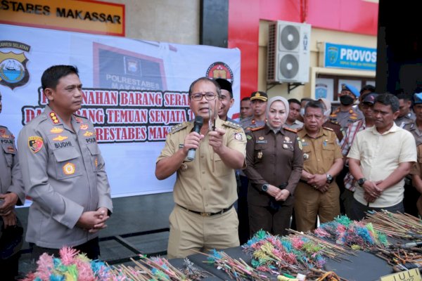 Hadiri Pemusnahan 940 Buah Sajam, Danny Pomanto : Pembusuran di Makassar Berkurang
