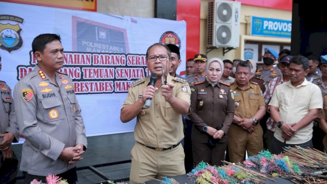 Hadiri Pemusnahan 940 Buah Sajam, Danny Pomanto : Pembusuran di Makassar Berkurang