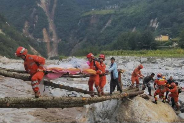 Gempa Dahsyat Tengah Malam di China Tewaskan 65 Orang