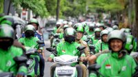 Danny Pomanto Diantar Pakai Motor Listrik ke Balai Kota Saat Ojol Day