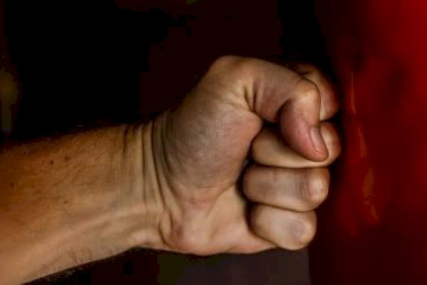 Sadis! Wartawan di Karawang Diculik, Dianiaya, dan Dipaksa Minum Air Kencing oleh Oknum Pejabat
