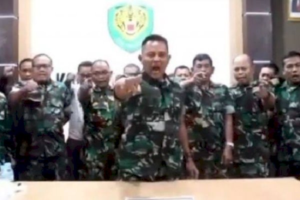 Viral Video Perwira TNI Gebrak Meja Ngamuk Marahi Effendi Simbolon : ‘Darah Kami Mendidih’