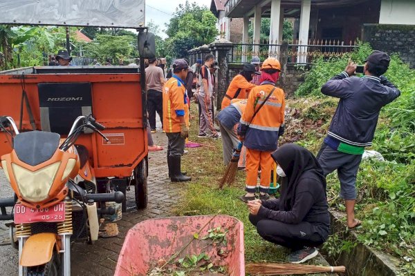 Rutin Gelar Jumat Bersih dan Minggu Sehat, Camat Biringkanaya Ajak Warga Bersinergi dengan Kelurahan