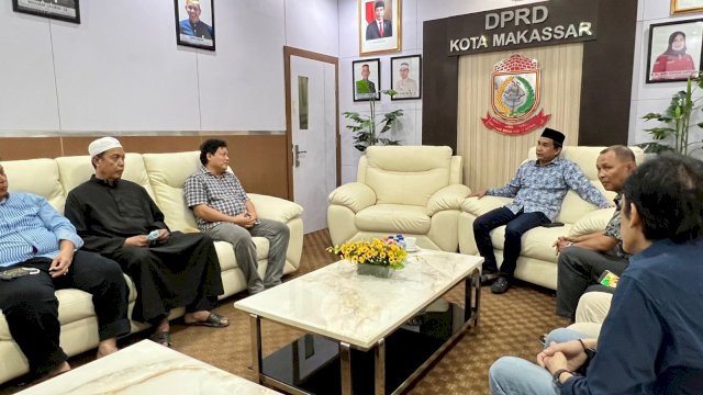 Ketua DPRD Makassar Rudianto Lallo Menerima Aspirasi Perwakilan Pedagang Pasar Butung Makassar 