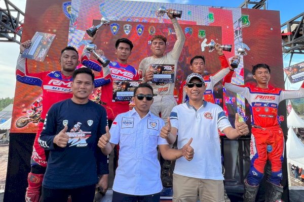 Pembalap MR Lombenk Juara 1 di Kelas MX 250 Lokal Sulawesi di Kejurnas Motocross Pinrang