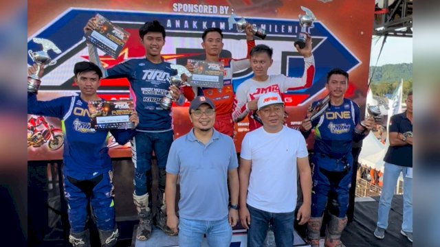 Pembalap RMS MX Team, Angga Sapurde Monggo Juara 1 di kelas Trail Standar 155 cc di Kejurnas Motocross Indonesia MX 2022 Pinrang