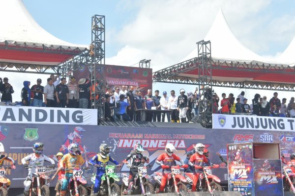 Luar Biasa! Animo Warga Membludak Saksikan Langsung Kejurnas Motocross Seri 3 Pinrang