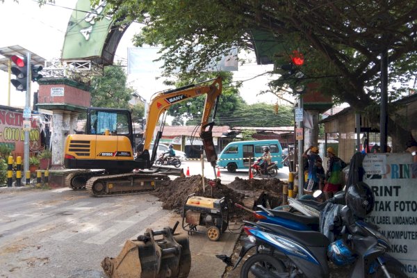 Pipa Induk Bocor di Jalan Goa Ria, PDAM Makassar Sampikan Permohonan Maaf ke Pelanggan