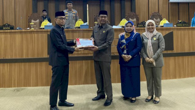 Pemkab Maros Serahkan Ranperda APBD Perubahan&nbsp;&nbsp;