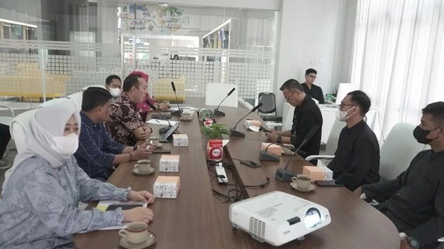 DPMPTSP Makassar Studi Banding ke DPMPTSP Bandung