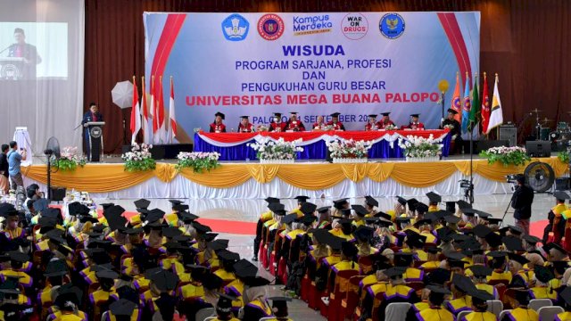 Wisuda Dan Pengukuhan Guru Besar Universitas Mega Buana Kota Palopo.