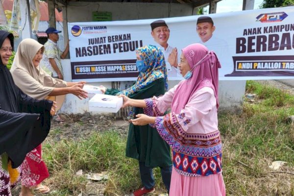 ‘Kita Bersyukur dan Berterima Kasih Kepedulian Andi Palalloi ke Masyarakat’ Respon Warga Soppeng Lihat Jumat Berkah APT