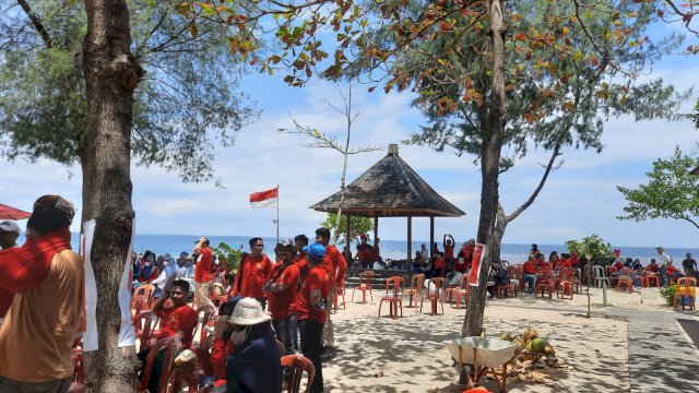 Suasana Musda IKA Unhas Makassar di Pulau Samalona