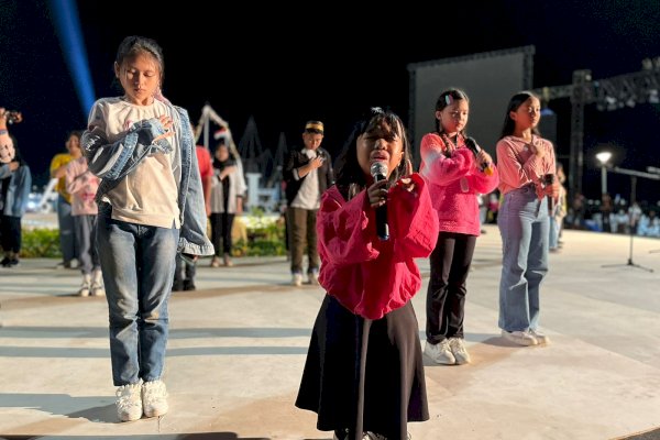 Hebat! Nahlah Azizah Penyandang Disabilitas Tampil Memukau di Panggung F8