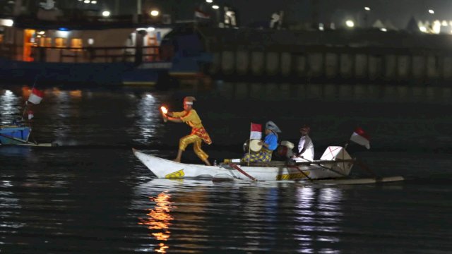 Atraksi Kesenian Pepe’ Pepe Ri Makka Hibur Wali Kota dan Bupati di Atas Perahu Phinisi.