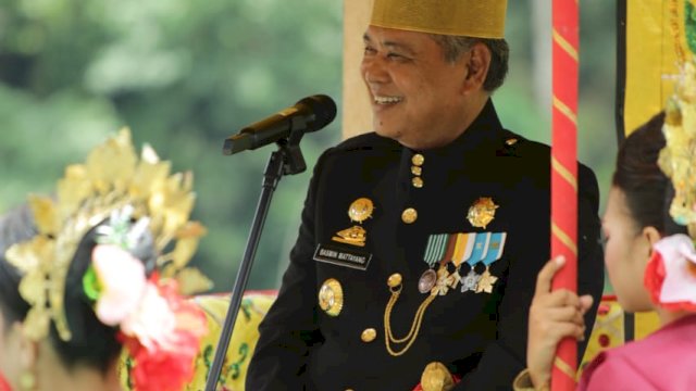 Pengukuhan Ma’dika Ulusalu, Bupati Basmin: Tokoh Adat Harus Dilibatkan dalam Tata Kelola Pemerintahan