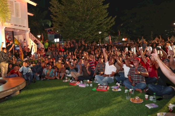 Nonton Bareng Pengunjung Makassar F8, Danny Pomanto Prediksi PSM Makassar vs Persebaya Unggul 3-1