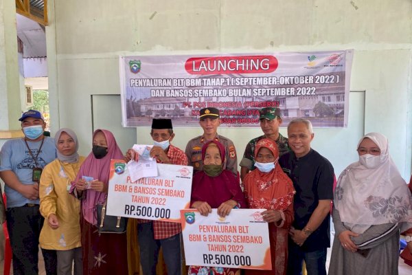 Ratusan Warga Desa Batara Pangkep Terima Bansos BLT BBM