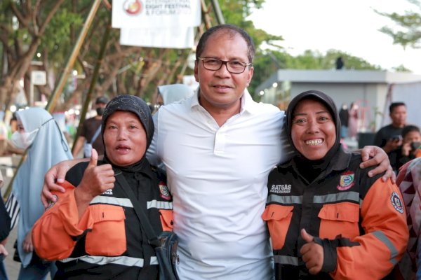 Keliling di Area Makassar F8 Jelang Penutupan, Danny Pomanto Diserbu Pengunjung Minta Foto