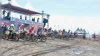 Crosser Kejurnas Motocross Seri 3 2022 Puji Trek Sirkuit Malimpung Pinrang dan Kagum Sambutan Warga