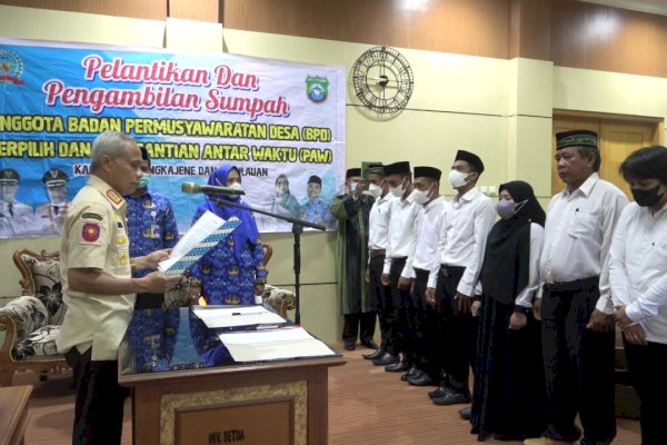 Wabup Pangkep Syahban Sammana Lantik BPD Desa Marasende – Barabatu: Segera Bekerja Yah!