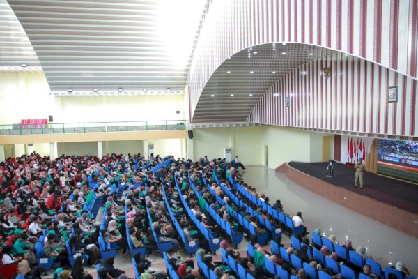 Orasi Ilmiah Danny Pomanto Bakar Semangat 1.200 Mahasiswa KPM IAIN Pare – Pare