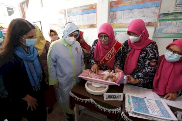 Indira Yusuf Ismail Dampingi Country Representative Unicef Kunjungi Posyandu Kenanga