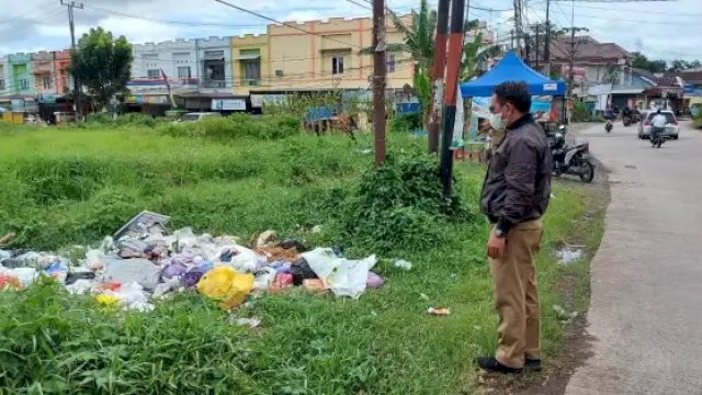 Satgas Kelurahan Laikang Biringkanaya Bersihkan Titik Sampah Liar