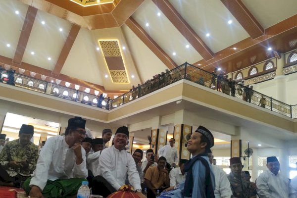 Ustad Nur Maulana Kagum dengan Keindahan Masjid Syekh Abdul Gani Bantaeng