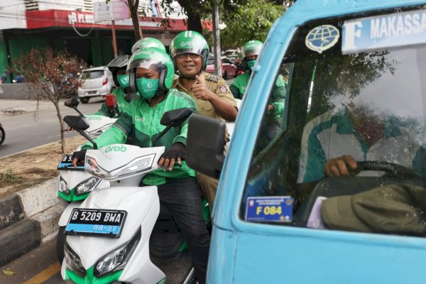 Pekan Keenam Ojol Day, Danny Pomanto Naik Grab Menuju Dukcapil