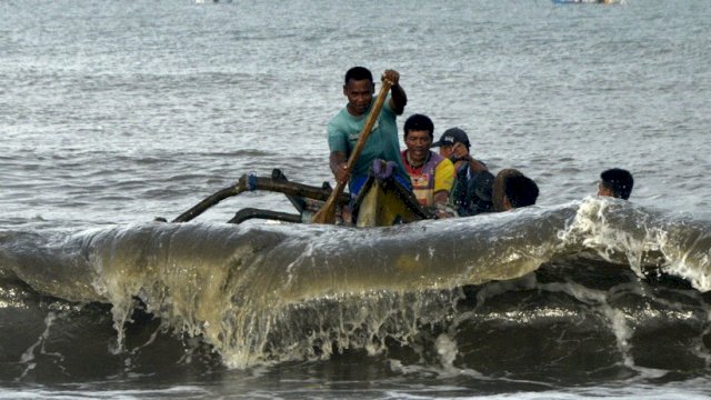 Ilustrasi gelombang tinggi.(F-INT)