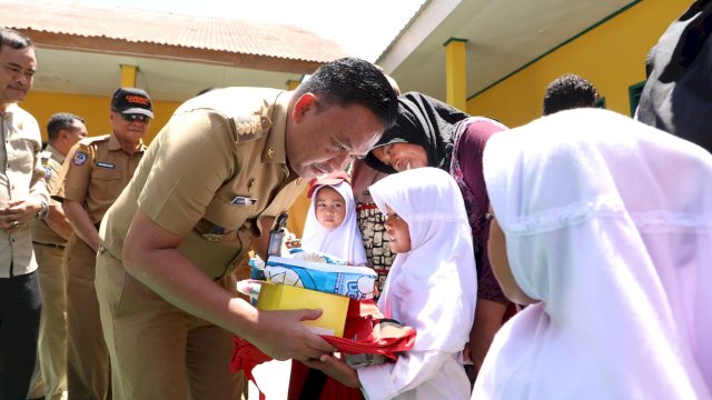 Angka Minat Sekolah Tumbuh Berkat Program Bantuan Seragam Sekolah Gratis Pemkab Bantaeng