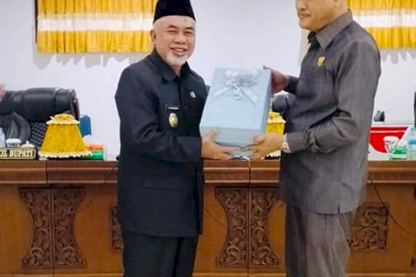Eksekutif Serahkan Rancangan Perubahan KUA PPAS 2022 Kepada Legislatif