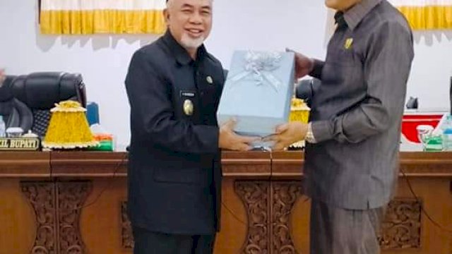 Eksekutif Serahkan Rancangan Perubahan KUA PPAS 2022 Kepada Legislatif