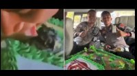 Dua Oknum Viral Penjilat Kue HUT TNI di Papua Dipecat dari Polri