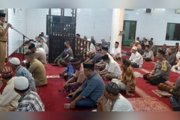 Hadiri Safari Ramadhan, Camat Ujung Tanah Imbau Warga Jaga Kamtibmas