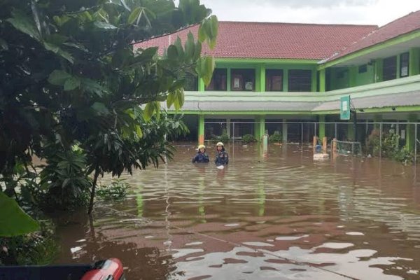 Tembok MTSN 19 Pondok Labu Roboh Timpa Siswa: 3 Tewas dan 1 Luka-Luka