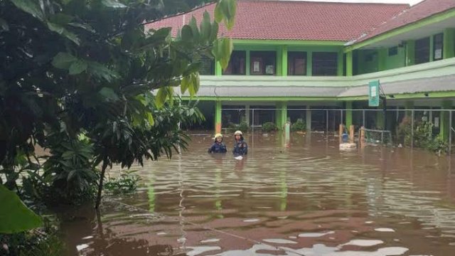 Tembok MTSN 19 Pondok Labu Roboh Timpa Siswa: 3 Tewas dan 1 Luka-Luka