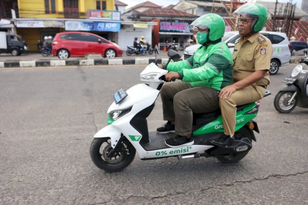 Walikota Danny Gunakan Ojol Kunjungi Sejumlah Lokasi