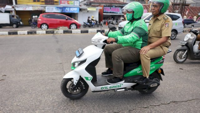 Walikota Danny Gunakan Ojol Kunjungi Sejumlah Lokasi