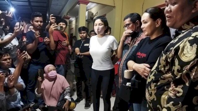 Kejari Serang Akhirnya Tahan Nikita Mirzani.(F-INT)